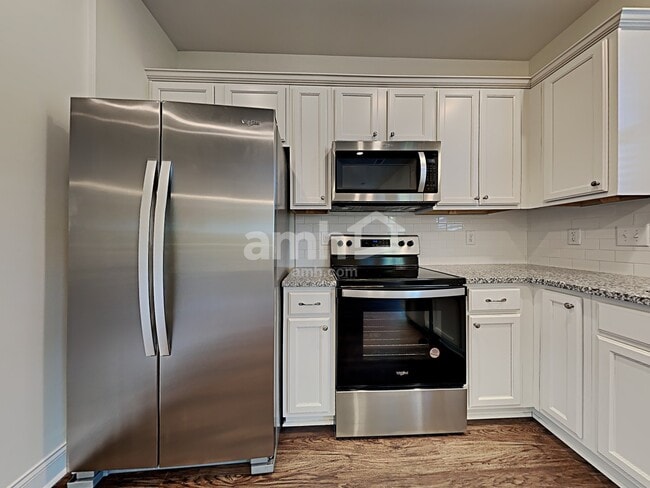 Photo - 348 Azore Way