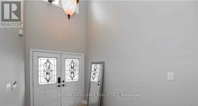 Photo - 17 Fallstar Crescent
