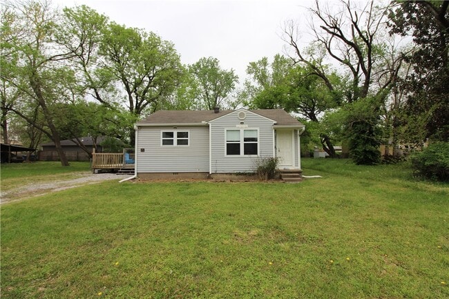Photo - 203 SE 7th St