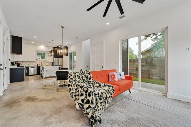 Photo - 1605 Grayford Dr Unit 1