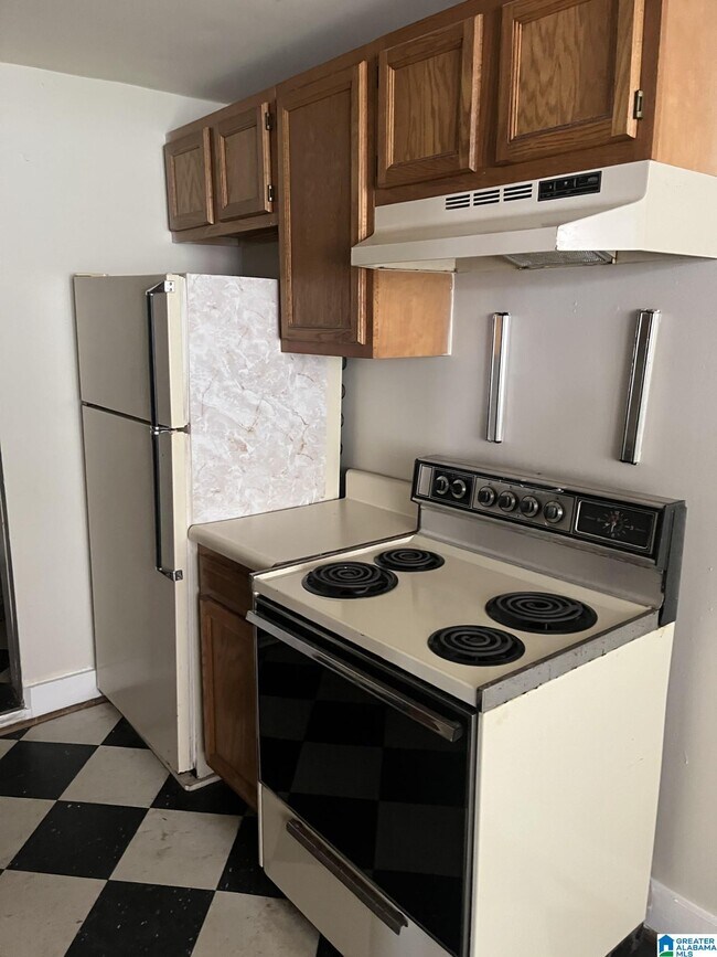 Photo - 905 40th St S