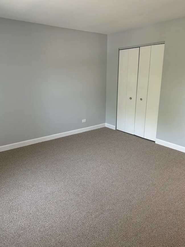 Photo - Lincolnshire Apartments