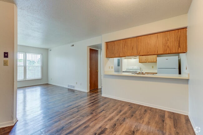 The Colonial - Dining Room - Hillcrest Village Apartments