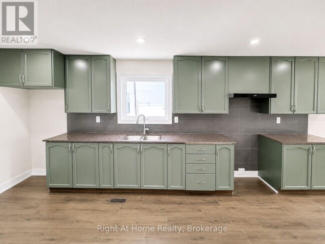 Photo - 2885 Altona Rd