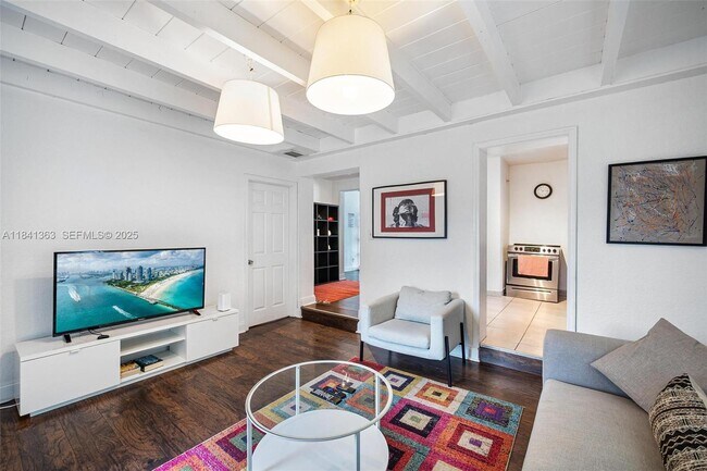 Photo - 243 NW 44th St