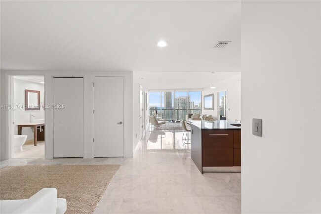 Photo - 495 Brickell Ave Unidad 5003