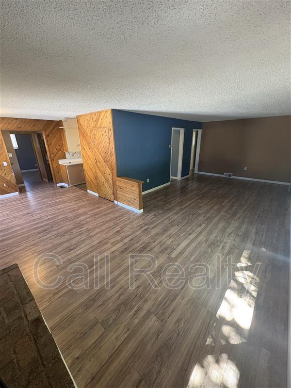 Photo - 1210 N Locust Rd