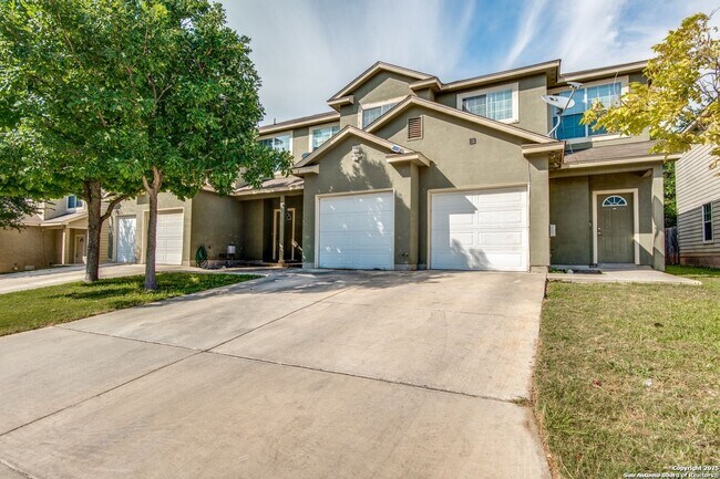 Building Photo - Beautiful Town Home in the Heart of San An...
