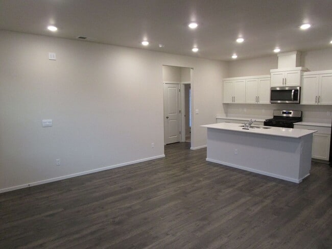 512 NE Union Loop
