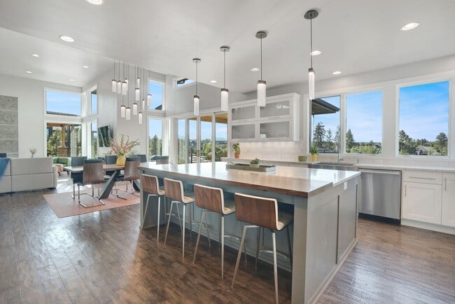 Photo - Beautiful home in the gated community of Tetherow