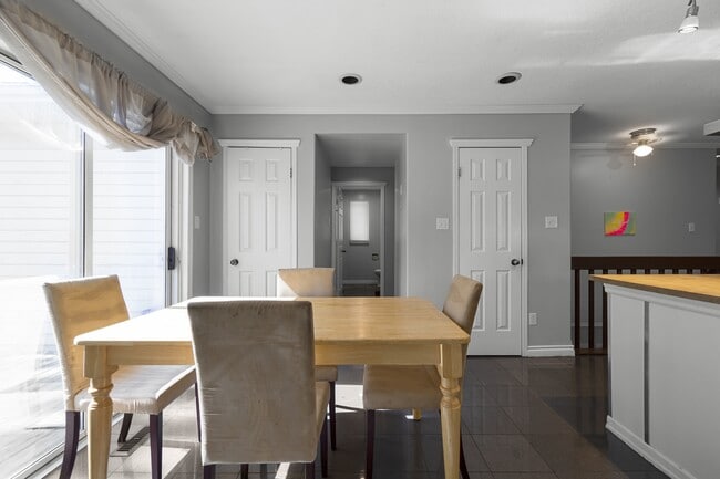 Photo - 9609-65ave 65 Ave