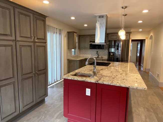 99 Walnut St Unit 2