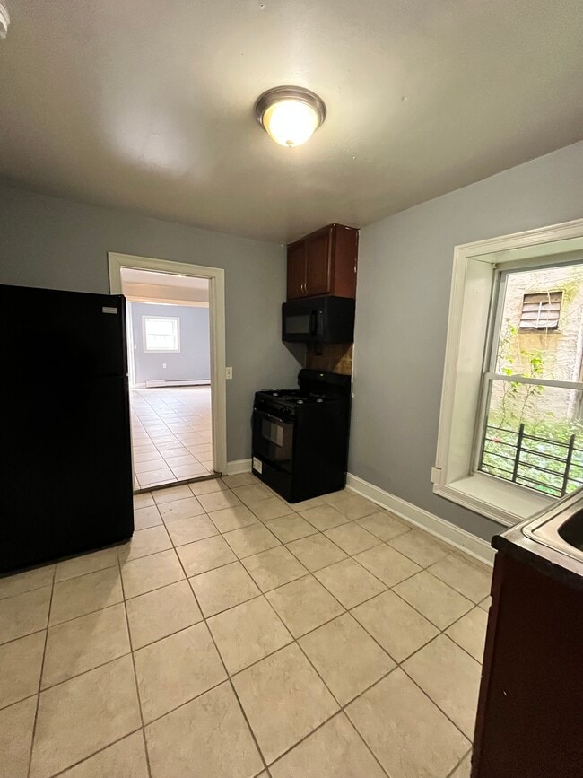 131 W 54th Bsmt - 133 W 54th St Unit 3