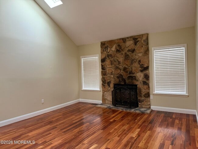 Photo - 597 Woodbine Ln