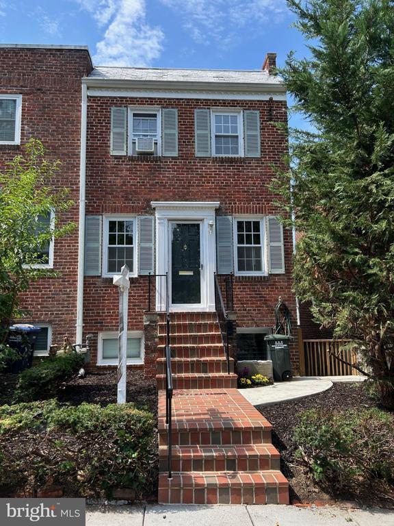 Building Photo - 2036 Tunlaw Rd NW