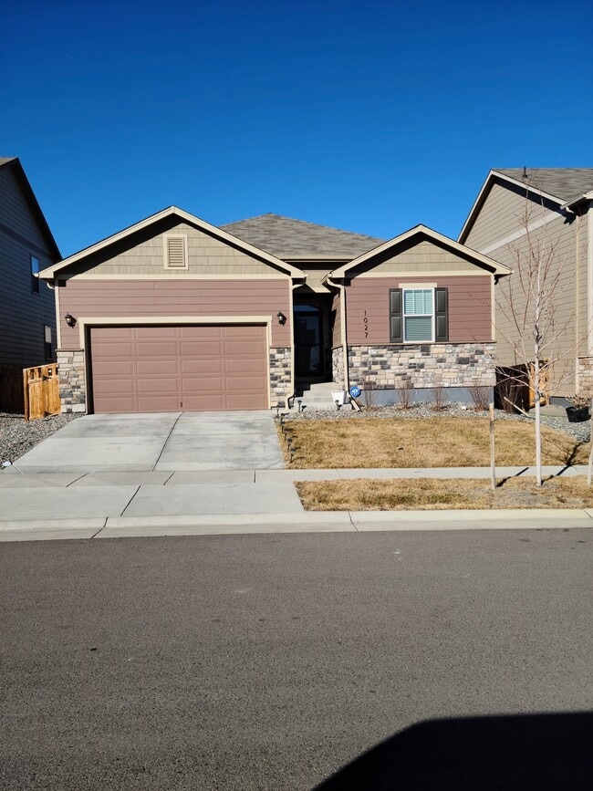 Building Photo - 1027 Draw St