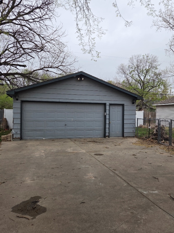 1039 N Woodrow Ave