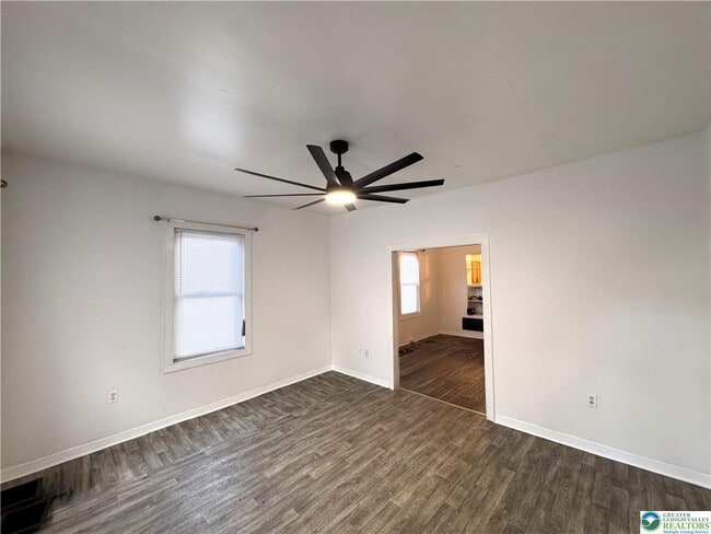 Photo - 527 Bradley St