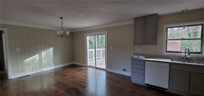 Photo - 318 Lynnwood Dr