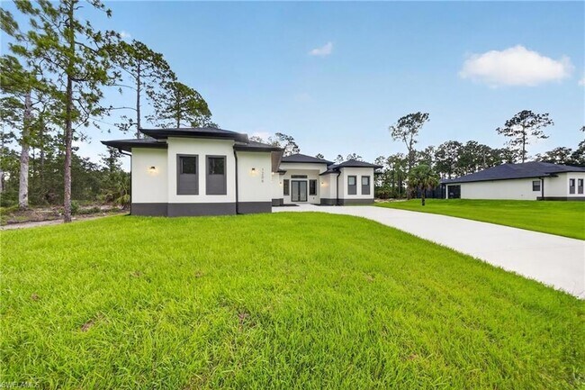 819 Moore Ave