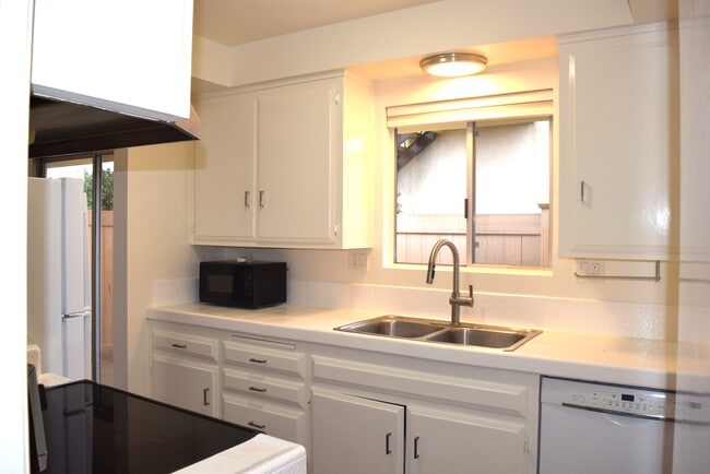 Photo - Sea Cliff Apartments