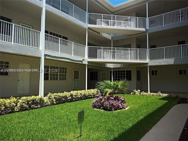 Photo - 462 Golden Isles Dr Unit 202