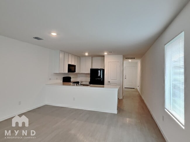 Photo - 213 Poplar Pl