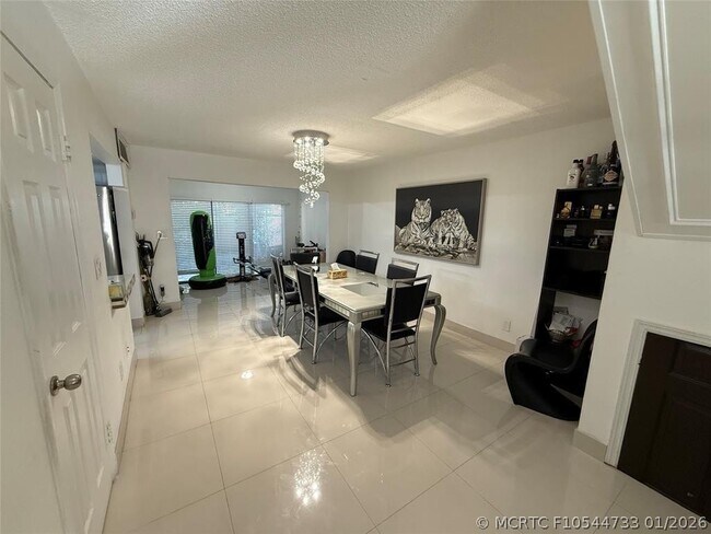 Photo - 4722 Sheridan St