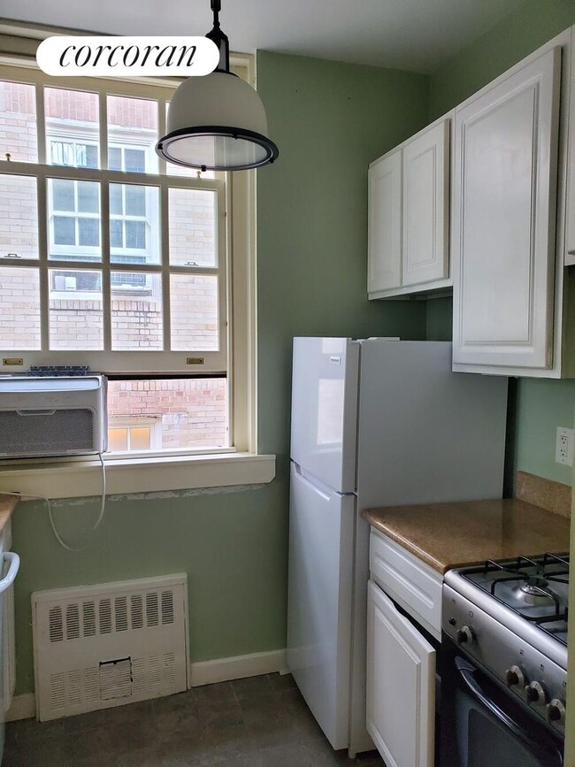 Photo - 517 E 77th St