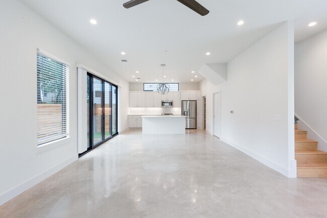 Photo - 1116 Walton Ln