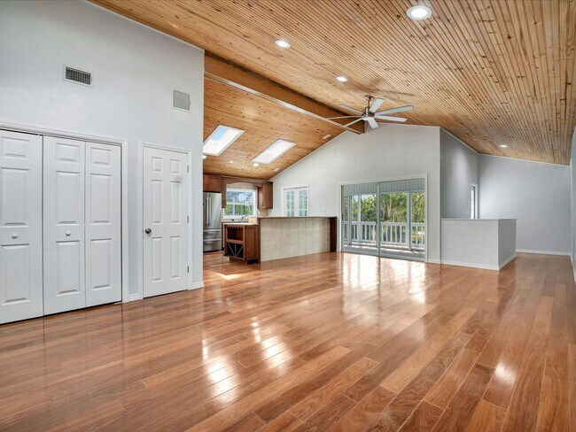 Photo - 631 32nd Ave Dr E