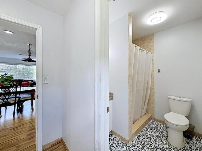 Photo - 2000 NE 62nd St