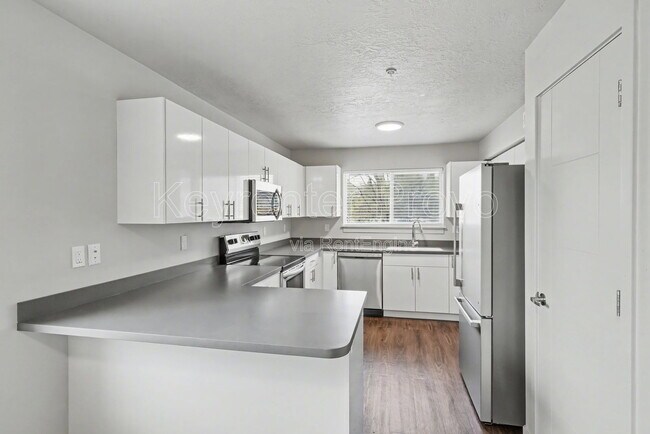 Photo - 64 W 600 N Unidad S