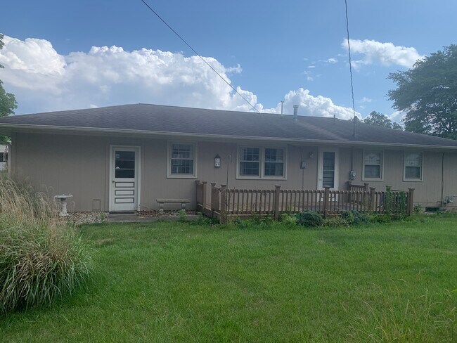 Photo - 2829 Hillside Dr