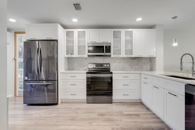 Photo - 20 Southport Ln Unit E