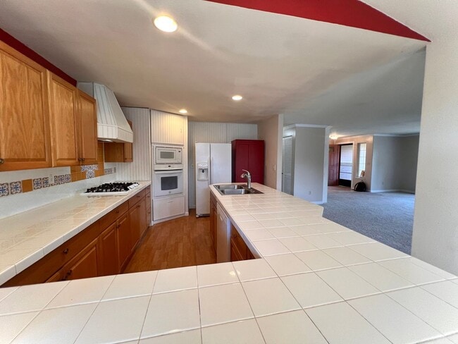Photo - 20968 Travis Ln