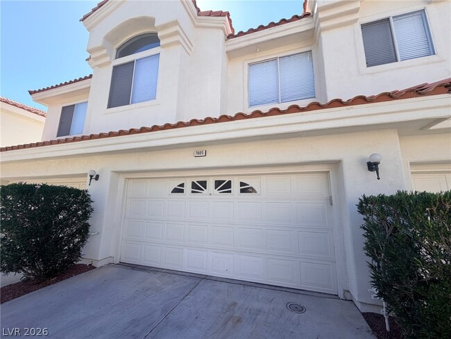Building Photo - 7605 Rolling View Dr Unit 101
