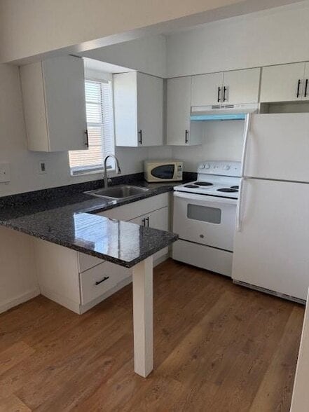 Building Photo - 2420 Johnson St Unit 301