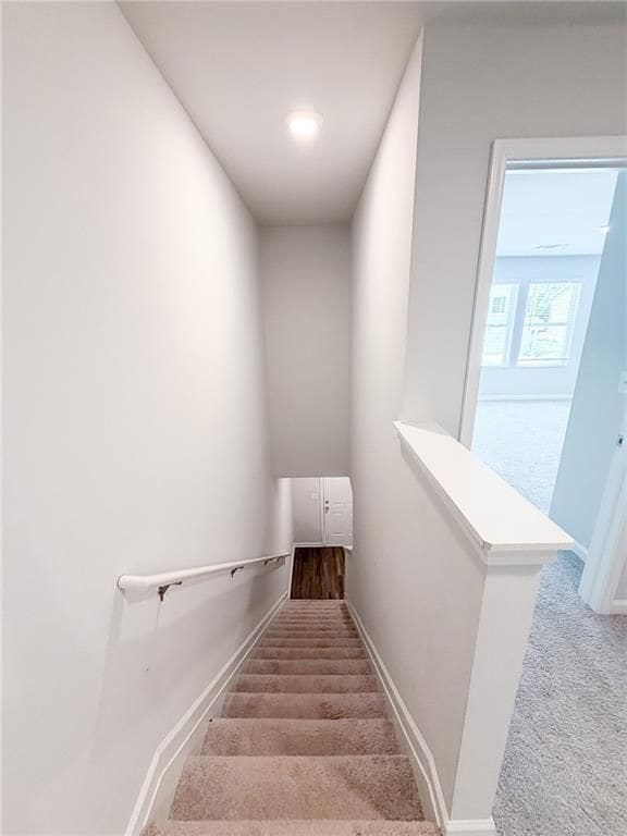 Photo - 310 Oakwood Dr NW