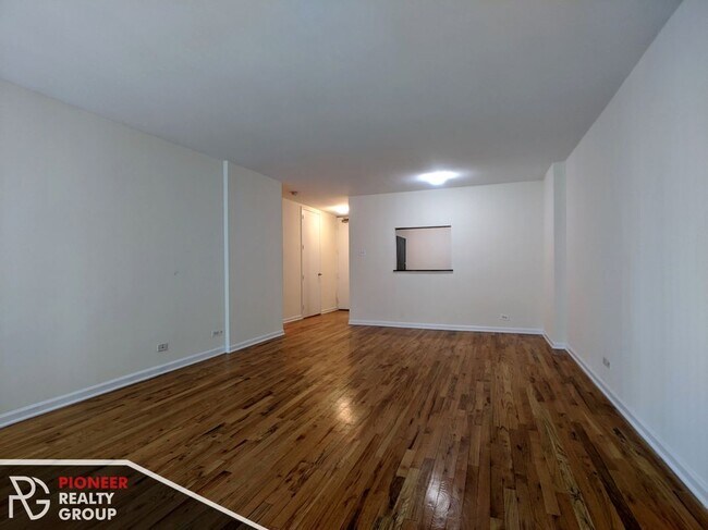 Photo - 4600 N Clarendon Ave Unidad 1104