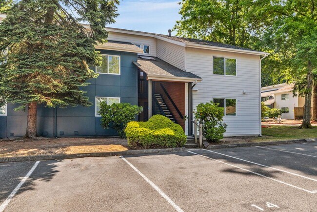 Photo - Large Remodeled 2bd, 1ba Condo Available i... Unit B8