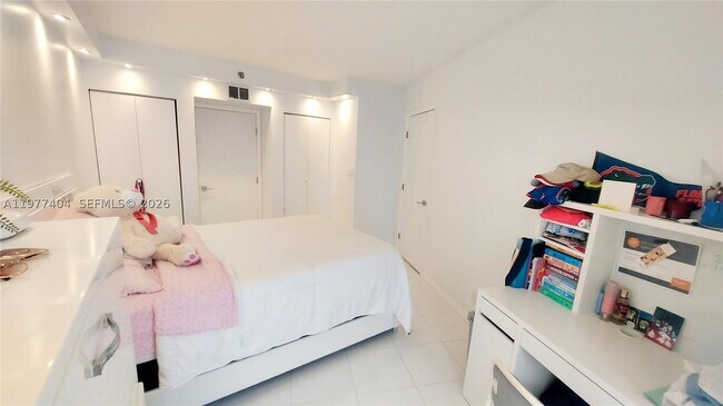 Photo - 1000 W Island Blvd Unit 508