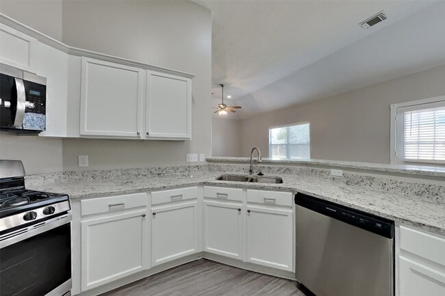 Photo - 5219 Whitebridge Ln