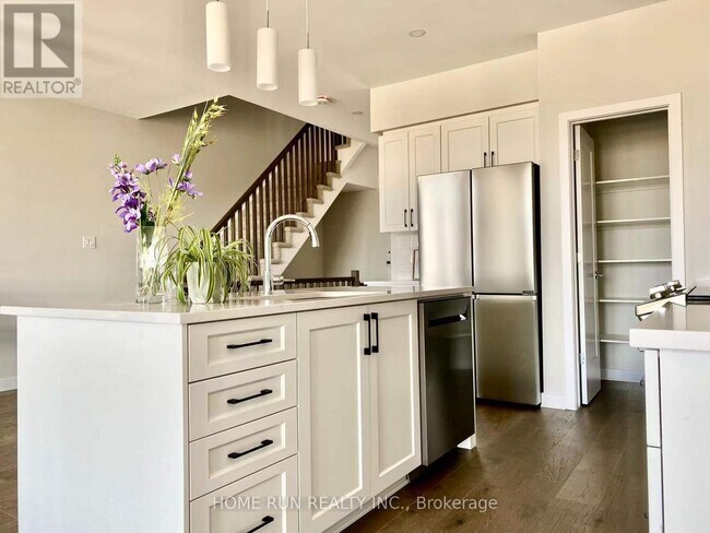 Photo - 236 Sheaf Row