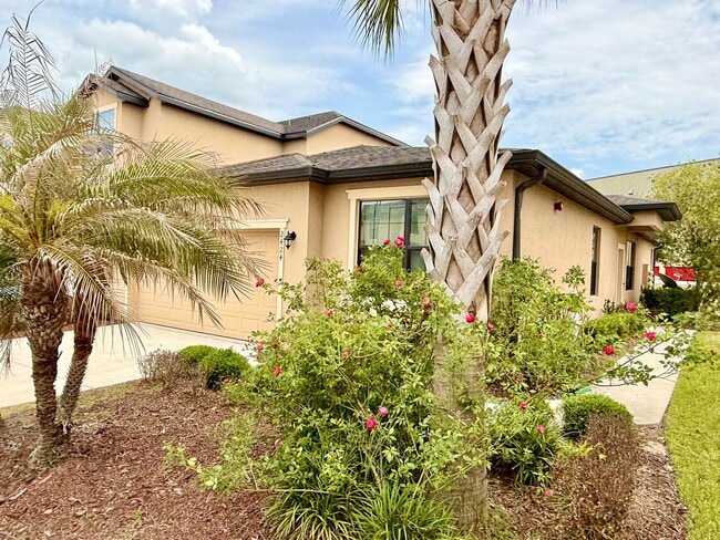 Building Photo - Refined living in Oak Ridge – Bright 3 Bedrooms/2 Bath End-unit home!