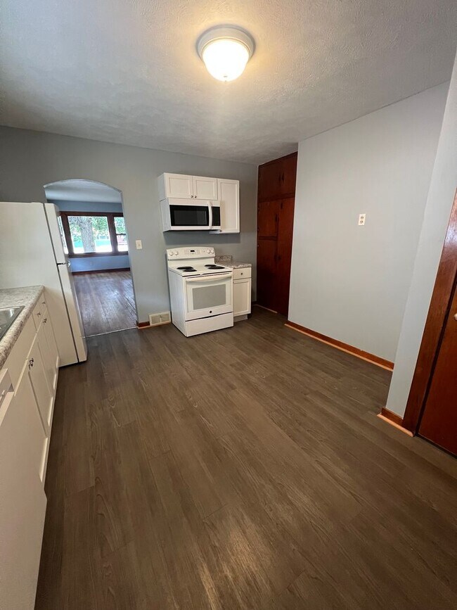 Photo - Spacious 2 bedroom home!