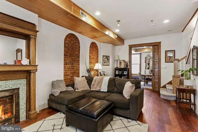 Building Photo - 1116 Monroe St NW