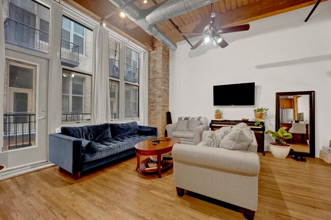 Photo - 1500 W Monroe St Unit 210
