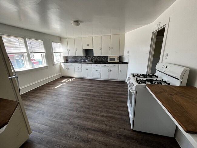 Unit 2 Kitchen/Dining - 2412 N 2nd St Unit #2