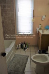 12 Saunders St